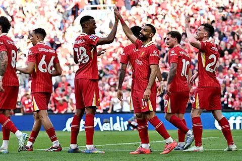 صباحك أوروبي.. تشيلسي يفاجئ ليفربول.. اتفاق أنشيلوتي.. وثقة إنريكي 